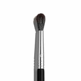 E33 Detail Diffused Crease™ Brush